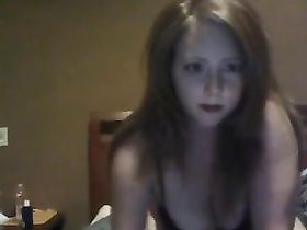 Телка получает яркий оргазм от скачек на хую