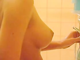Голая сестра в душе